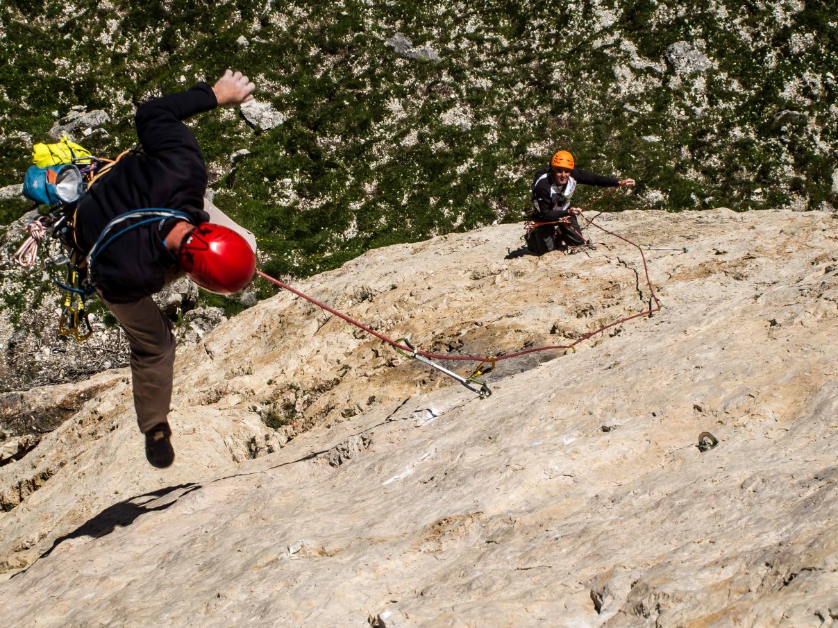 Climbing on "c'est pls facile" Ra Gusela, gruppo Scoiattoli Cortina