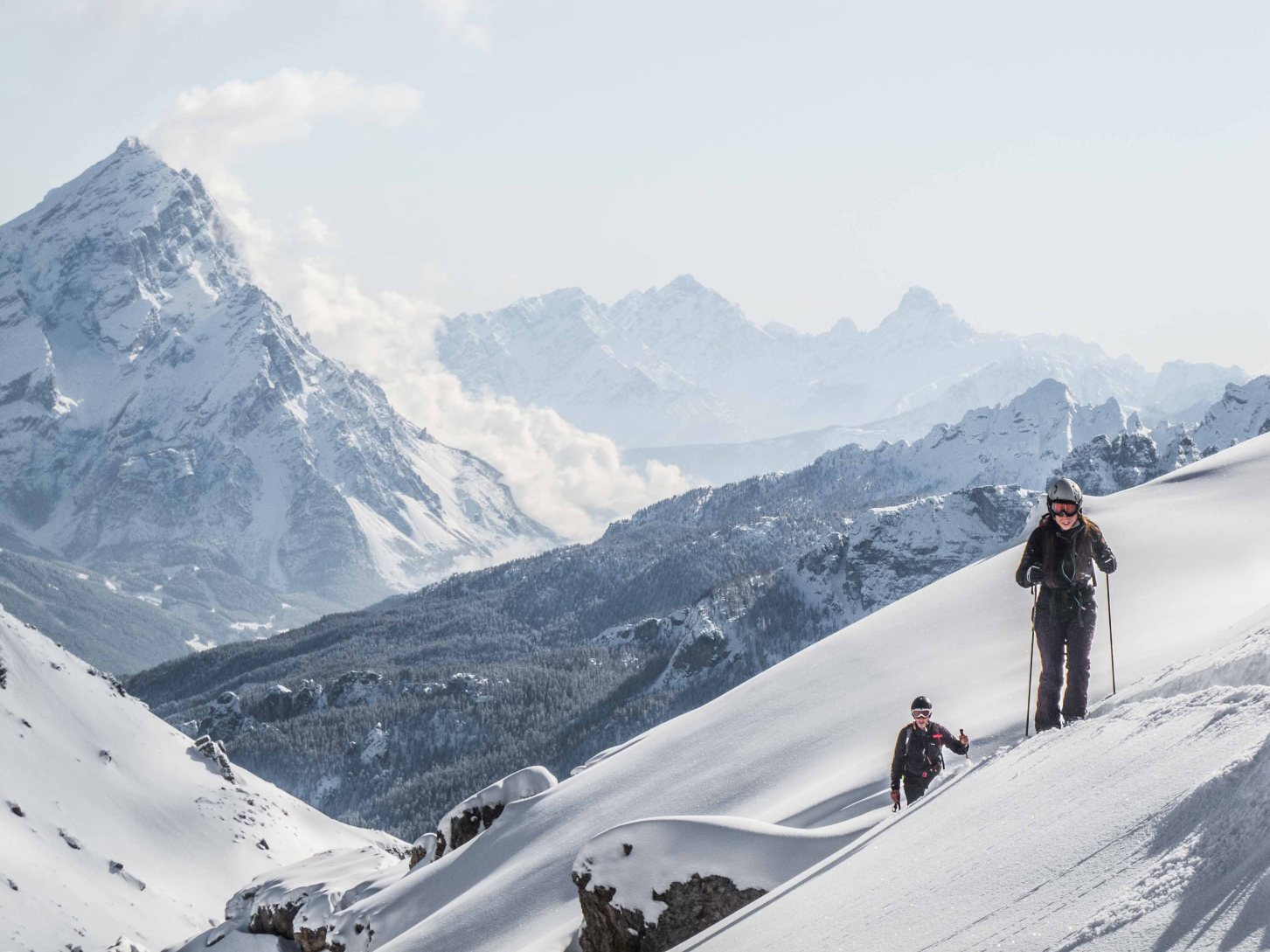 Salita con gli sci da alpinismo a Forcella Grande con l' Antelao sullo sfondo
